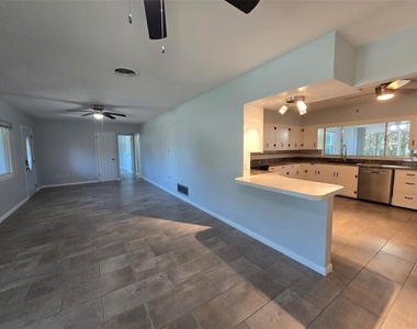 507 Lake Lulu Drive - Photo Thumbnail 2