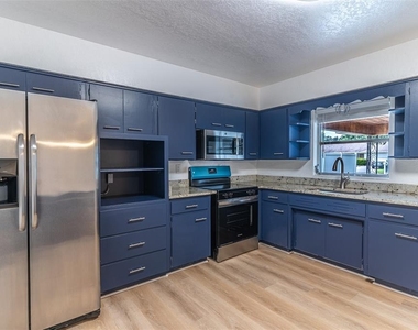 145 Beverly Drive - Photo Thumbnail 3