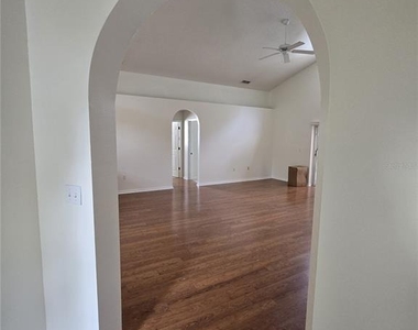 3127 Valley Vista Circle - Photo Thumbnail 2