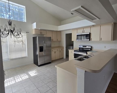 3127 Valley Vista Circle - Photo Thumbnail 4
