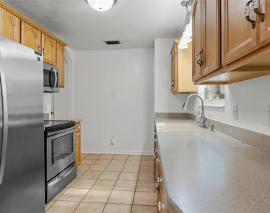 4219 Nw 30th Terrace - Photo Thumbnail 7