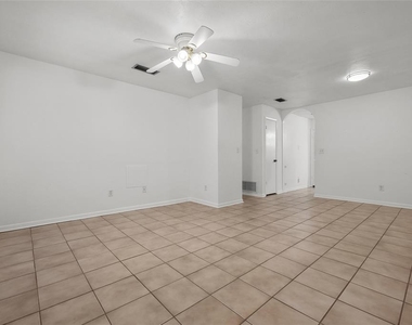 4219 Nw 30th Terrace - Photo Thumbnail 3