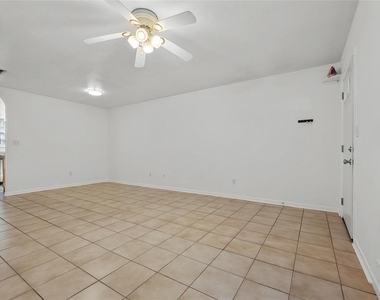 4219 Nw 30th Terrace - Photo Thumbnail 4