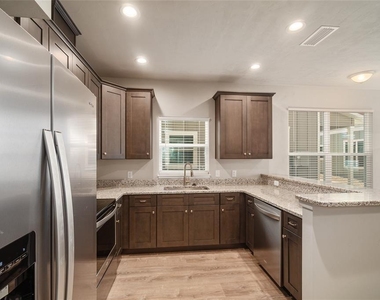 622 Nw 3rd Avenue - Photo Thumbnail 4