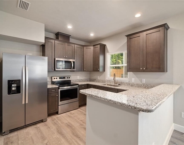 622 Nw 3rd Avenue - Photo Thumbnail 2