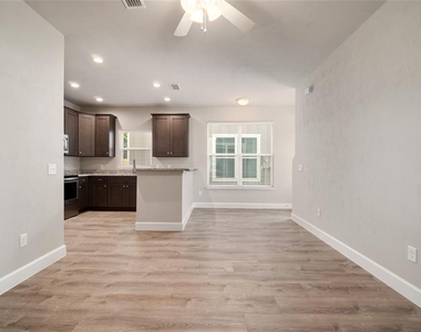 622 Nw 3rd Avenue - Photo Thumbnail 6