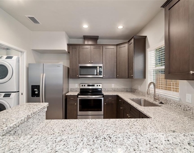 622 Nw 3rd Avenue - Photo Thumbnail 3