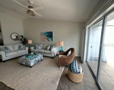 6527 Hamlet Drive - Photo Thumbnail 4