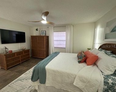 6527 Hamlet Drive - Photo Thumbnail 8