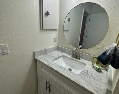 6527 Hamlet Drive - Photo Thumbnail 14
