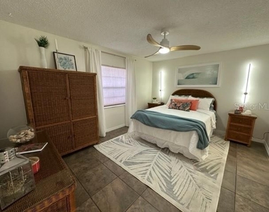 6527 Hamlet Drive - Photo Thumbnail 7