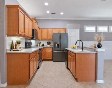 12150 Maple Ridge Drive - Photo Thumbnail 8