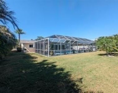 3070 Gulf Gate Drive - Photo Thumbnail 16