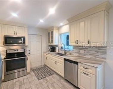 3070 Gulf Gate Drive - Photo Thumbnail 6