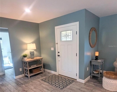 3070 Gulf Gate Drive - Photo Thumbnail 2
