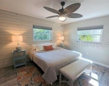 3070 Gulf Gate Drive - Photo Thumbnail 9
