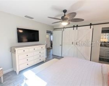 3070 Gulf Gate Drive - Photo Thumbnail 10