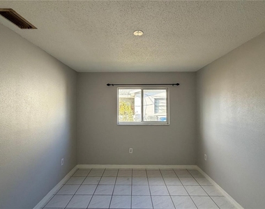 5219 31st Street Court E - Photo Thumbnail 6