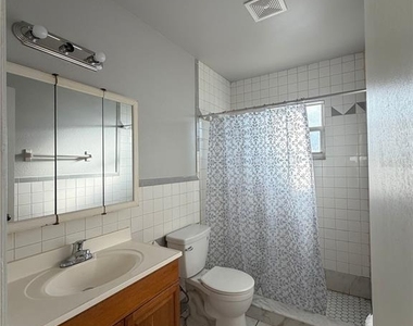 5219 31st Street Court E - Photo Thumbnail 5