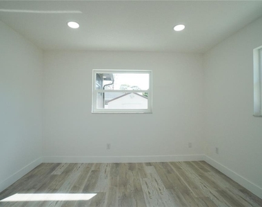1461 Royal Road - Photo Thumbnail 34