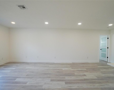 1461 Royal Road - Photo Thumbnail 7