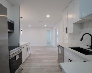 1461 Royal Road - Photo Thumbnail 18