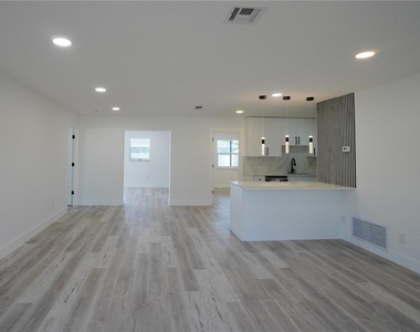 1461 Royal Road - Photo Thumbnail 9