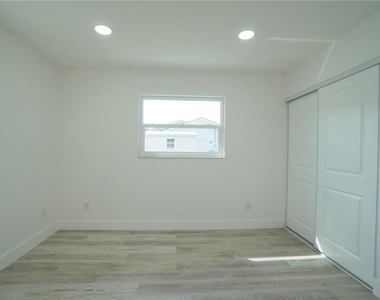 1461 Royal Road - Photo Thumbnail 38