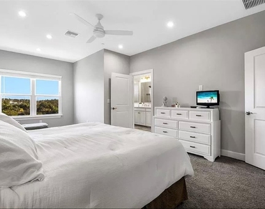 5569 Cannes Circle - Photo Thumbnail 2