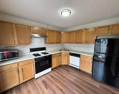 1943 Willings Lane - Photo Thumbnail 4