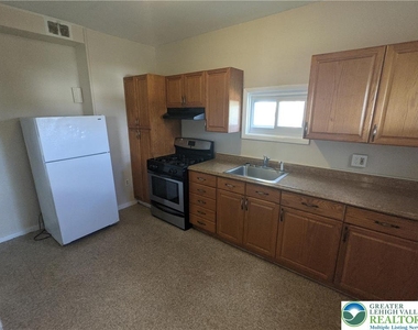 1627 Jill Street - Photo Thumbnail 4