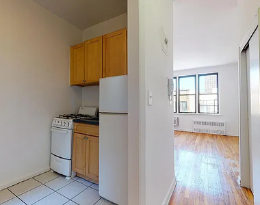336 East 90th Street - Photo Thumbnail 3
