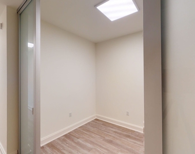 10 Hanover Square - Photo Thumbnail 3