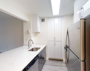 10 Hanover Square - Photo Thumbnail 2