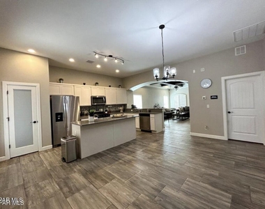 14190 Peyton Edwards Avenue - Photo Thumbnail 11