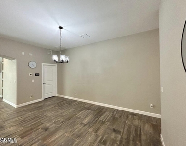 14190 Peyton Edwards Avenue - Photo Thumbnail 10