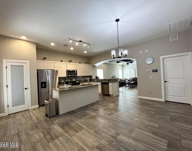 14190 Peyton Edwards Avenue - Photo Thumbnail 13