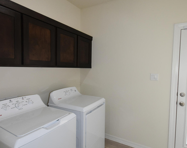 902 Bromyard Drive - Photo Thumbnail 8