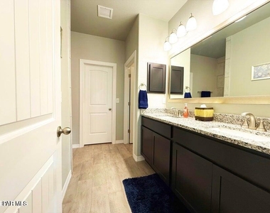 2245 Small Mountain Place - Photo Thumbnail 10