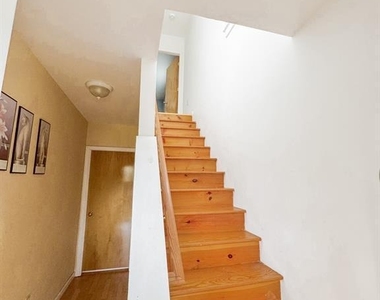 174 Jordan Avenue - Photo Thumbnail 2