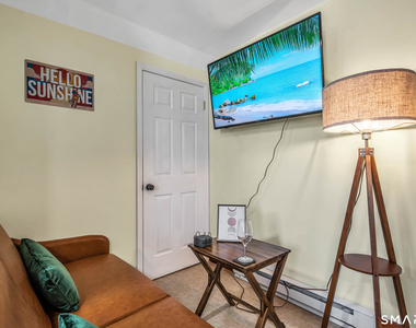31 Canner Street - Photo Thumbnail 4