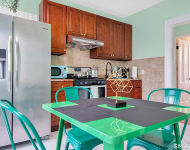 31 Canner Street - Photo Thumbnail 3