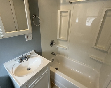 11 Roberts Street - Photo Thumbnail 5