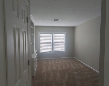 15 Highland Street - Photo Thumbnail 11