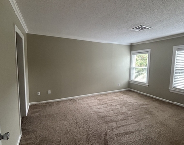 15 Highland Street - Photo Thumbnail 7