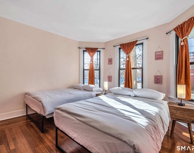 31 Canner Street - Photo Thumbnail 2