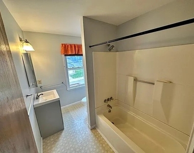 107 Dilworth St - Photo Thumbnail 10