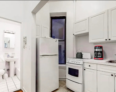 330 East 93rd Street - Photo Thumbnail 1