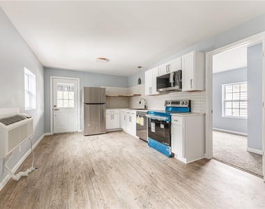 27 W Main (apt 3) Street - Photo Thumbnail 5