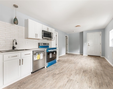 27 W Main (apt 3) Street - Photo Thumbnail 7